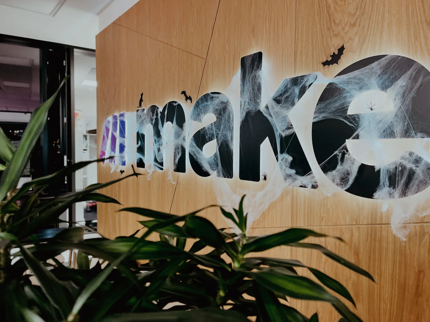 Make-Hauptquartier in Prag